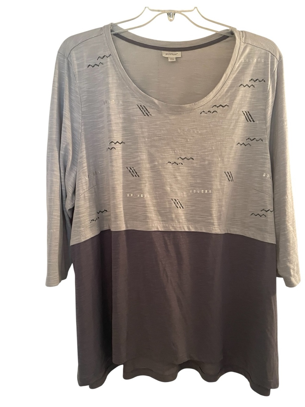 Gray color-block abstract print, 3/4 sleeves women’s top Plus Size 26/28, 4X.